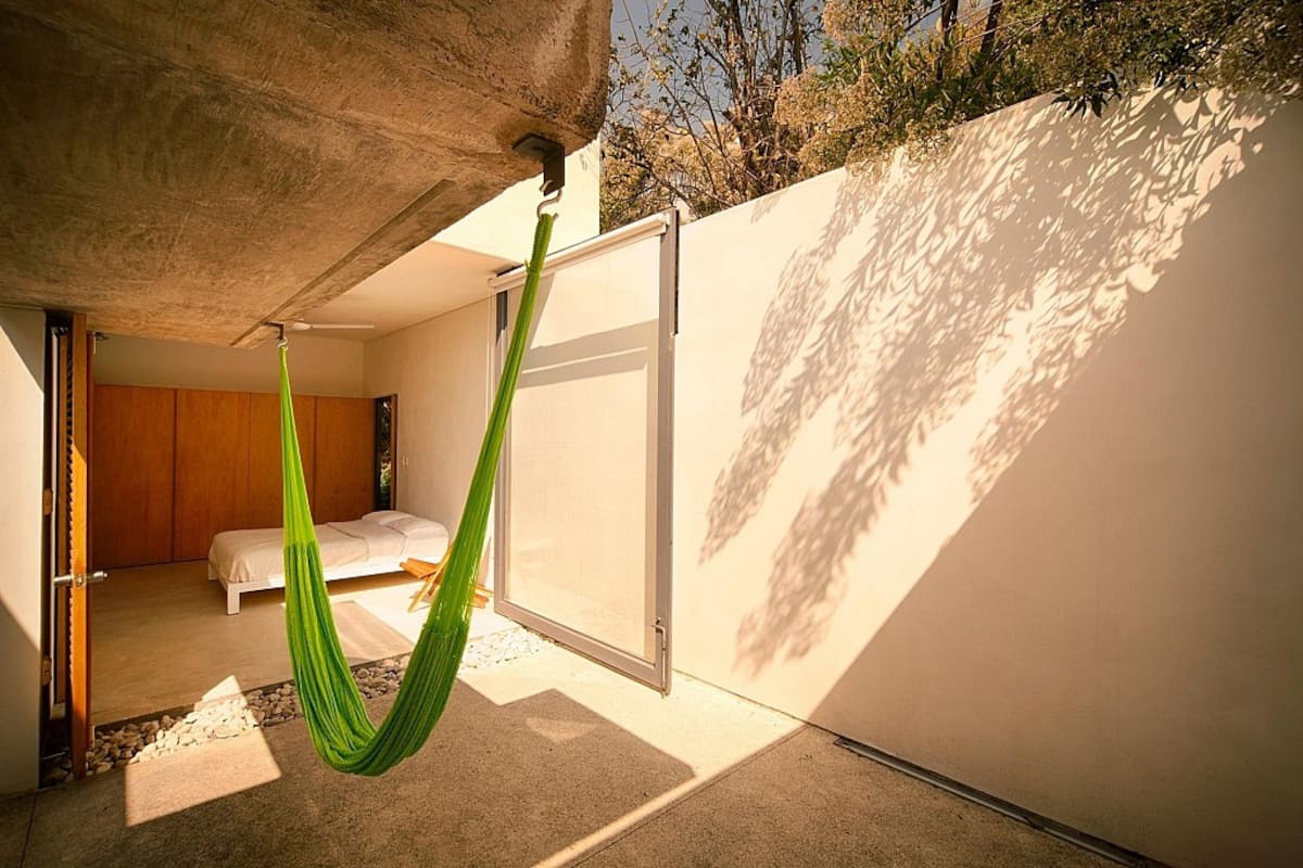 Casa Meztlita tiene cuatro habitaciones y un total de seis camas