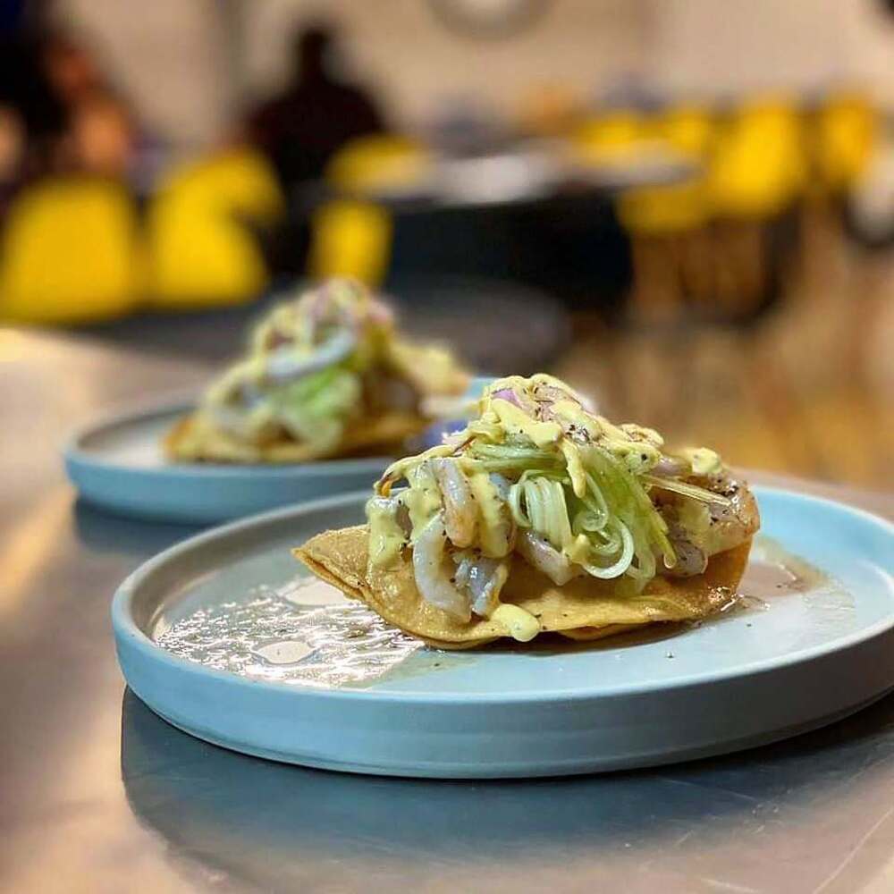 Taco de aguachile con frijol en Fonda Fina Cocina de Tulio 