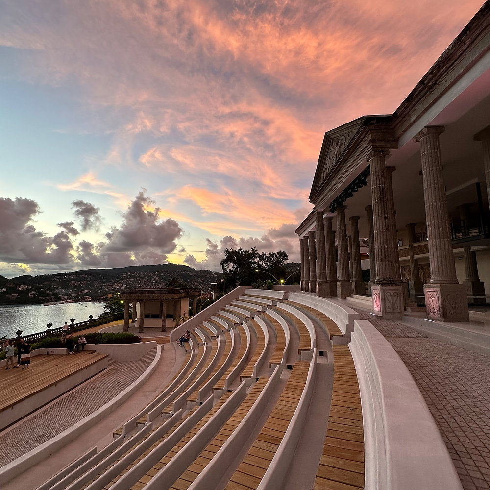 Teatro al aire libre en el Partenón de Zihuatanejo 