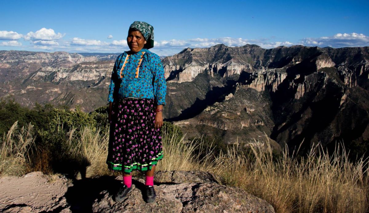 Conoce la cultura, los paisajes y la historia de las Barrancas del Cobre de la mano de los Rarámuri en estos tours guiados por la comunidad local