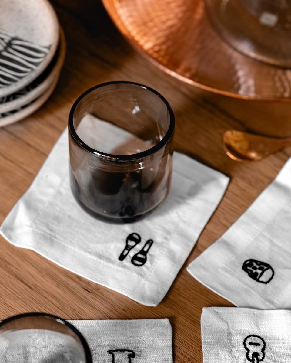 Artesanías mexicanas contemporáneas en ONORA casa. 