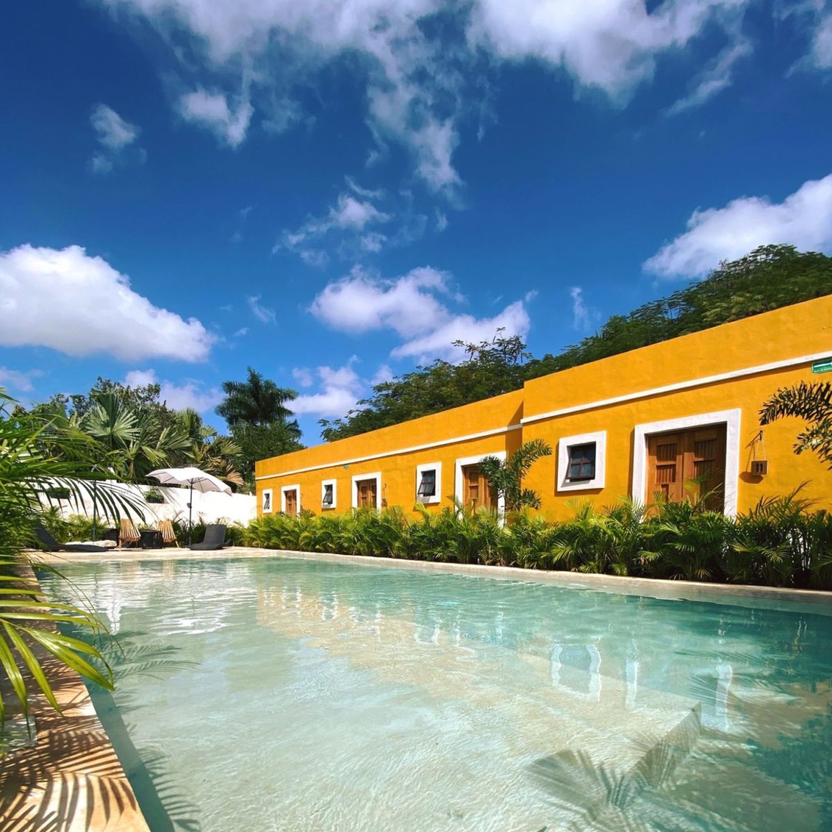 Unknown HOTEL es un alojamiento localizado a 15 minutos de Mérida 