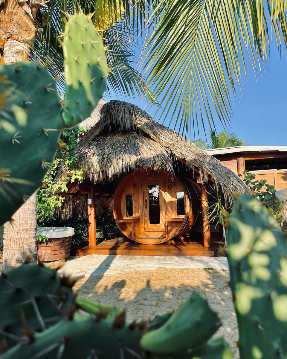 El Origen es un hotel y club de playa en Puerto Escondido 