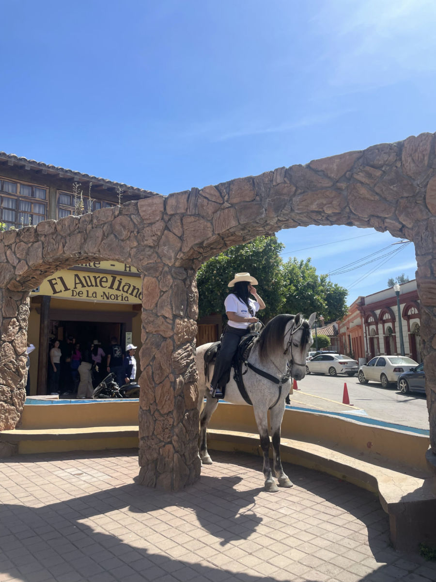 Paseo a caballo en el pueblo señorial de La Noria