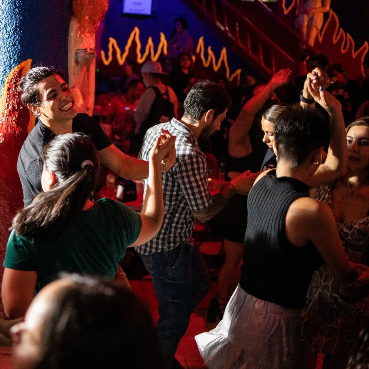Lo que te falta hacer con tus amigos es ir a estas pistas para bailar salsa en la CDMX