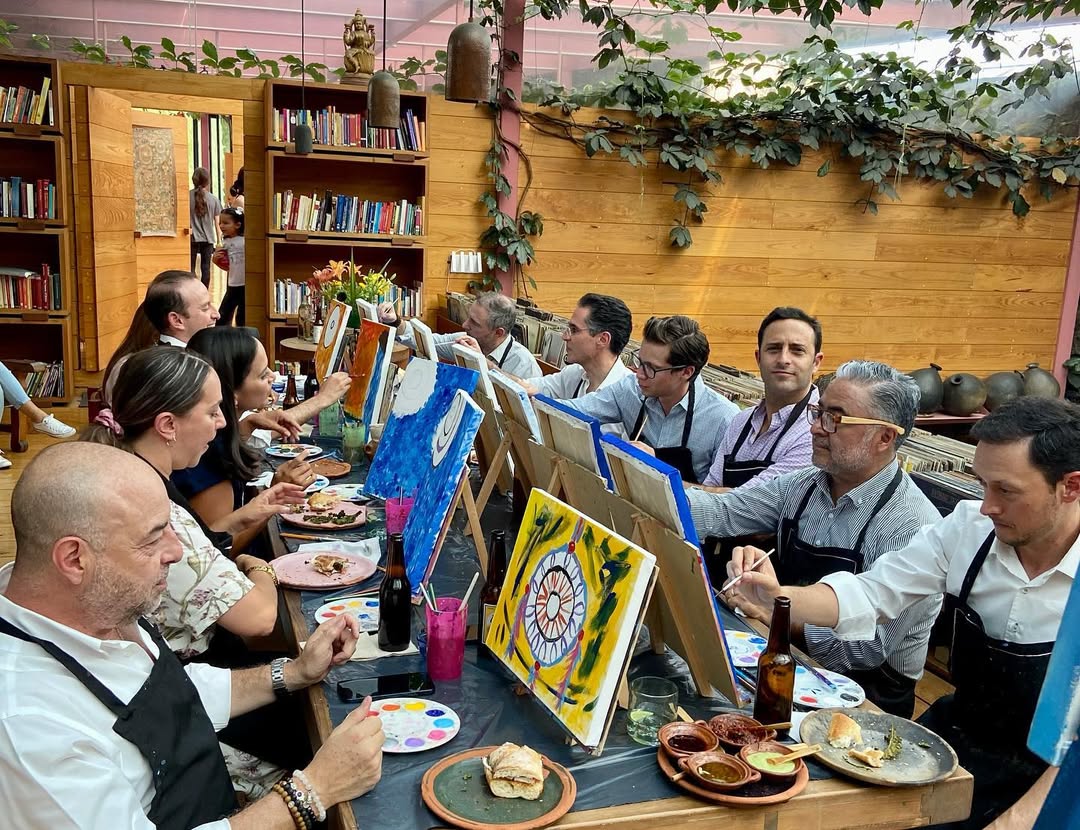 Pinta y Brinda es una actividades que se realiza dentro del restaurante Tetetlán 