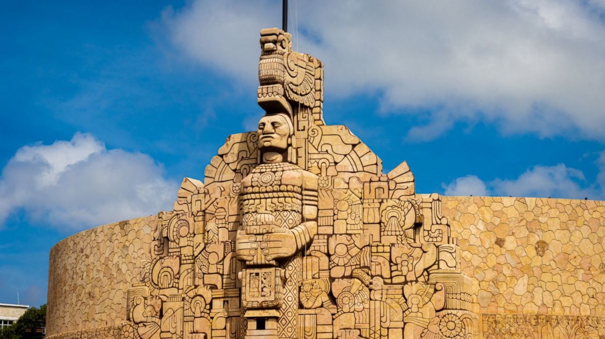 El Monumento a la Patria se construyó en 1945 por el escultor colombiano Rómulo Ruiz