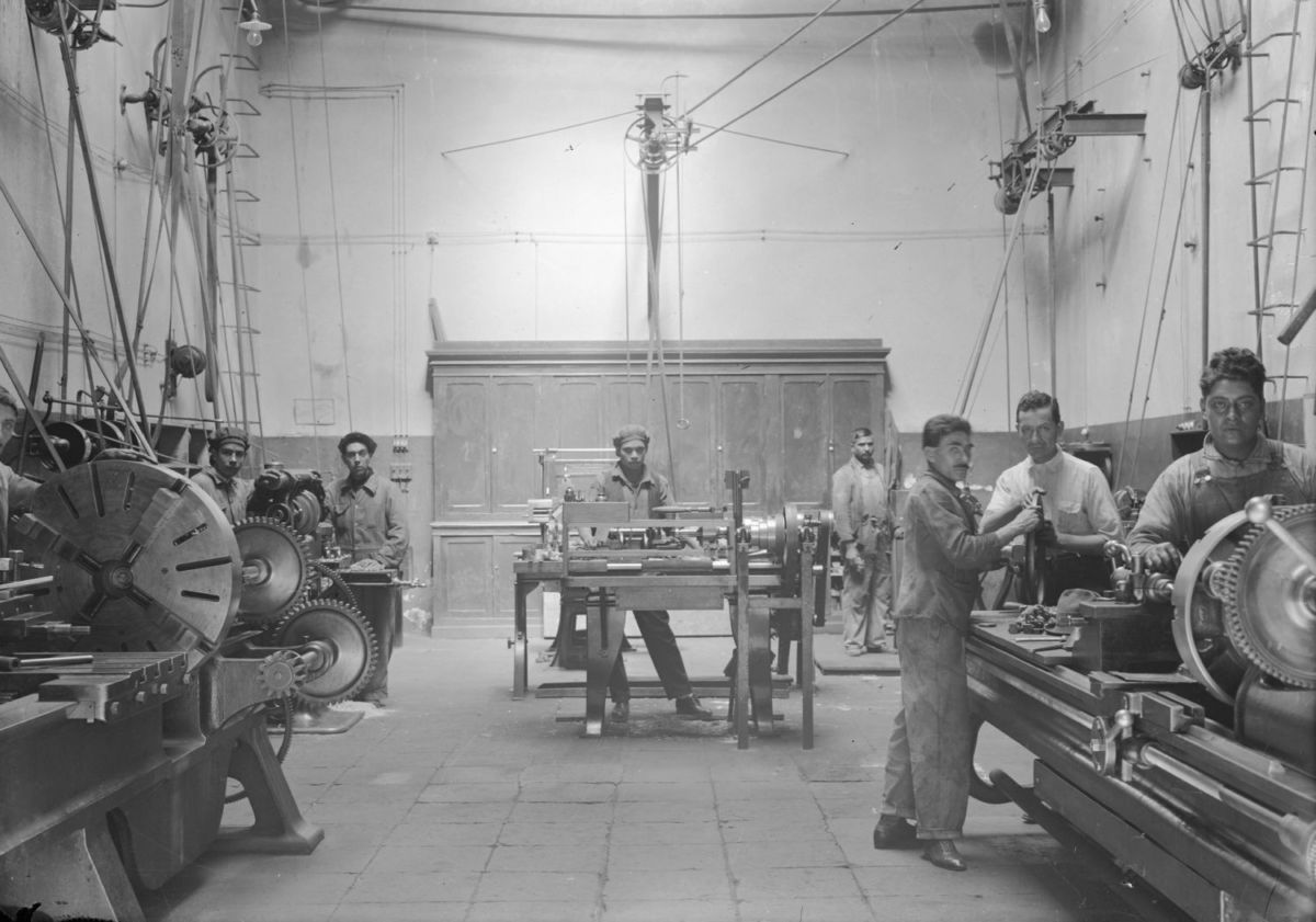Foto antigua de los trabajadores de la Casa de Moneda 