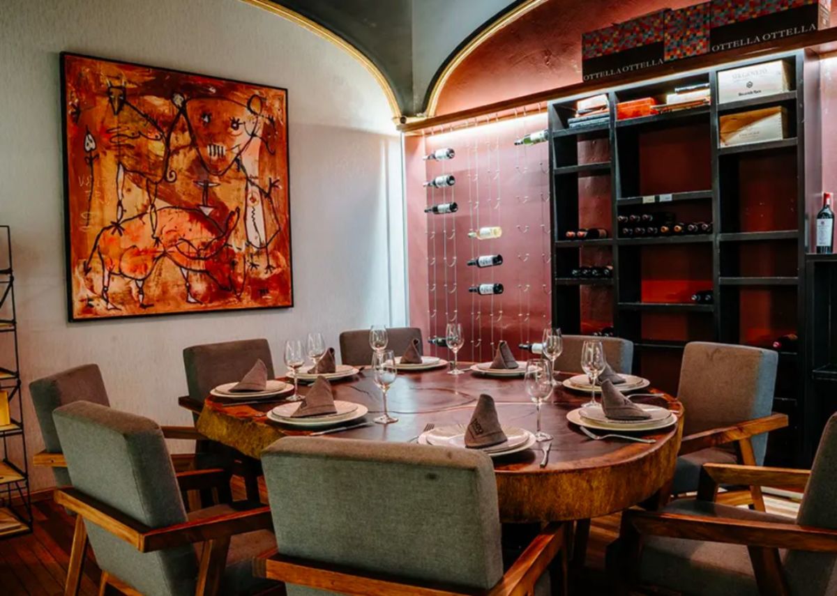 Salon privado dentro de una cava de vino en Polanco. 