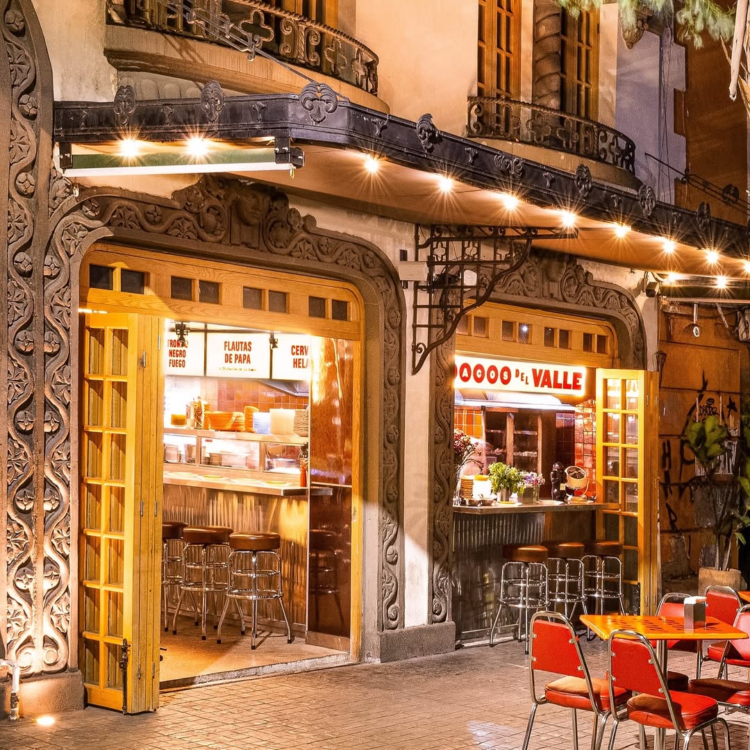 Tacos del Valle sobre Avenida Álvaro Obregón, en la Roma