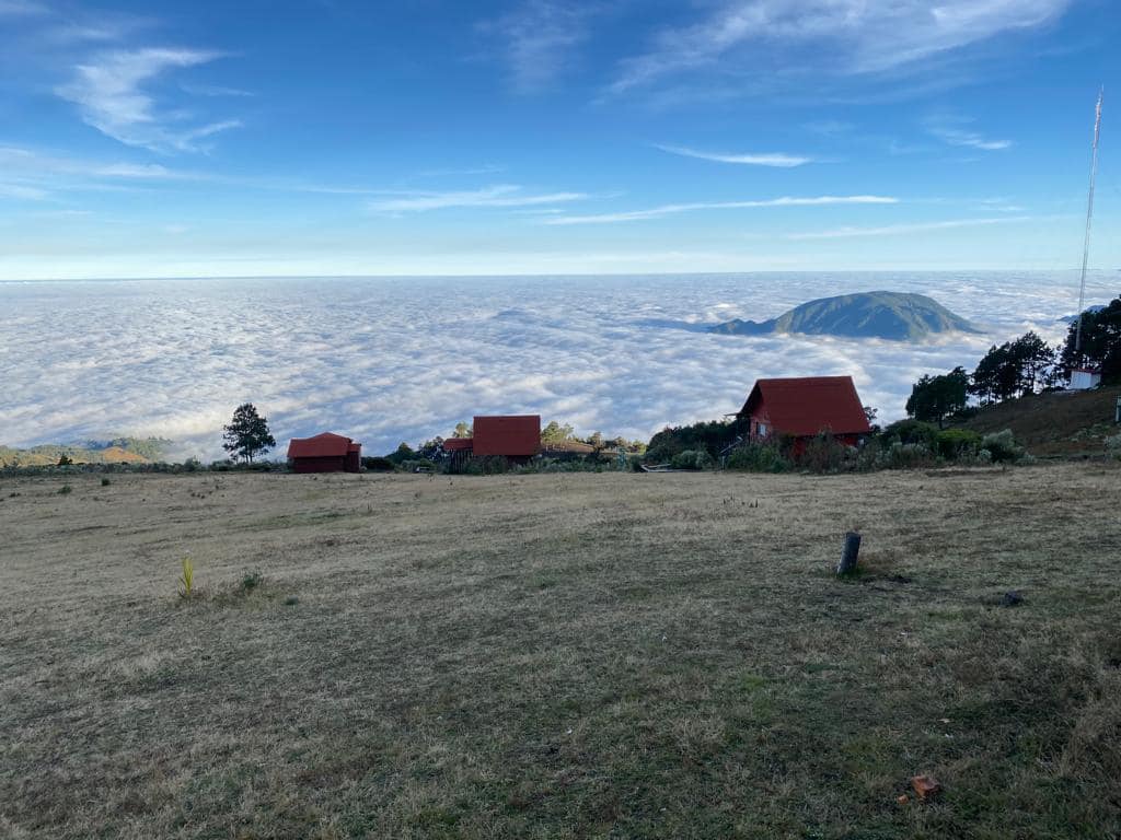 Mar de nubes en Villas Puerta del Cielo