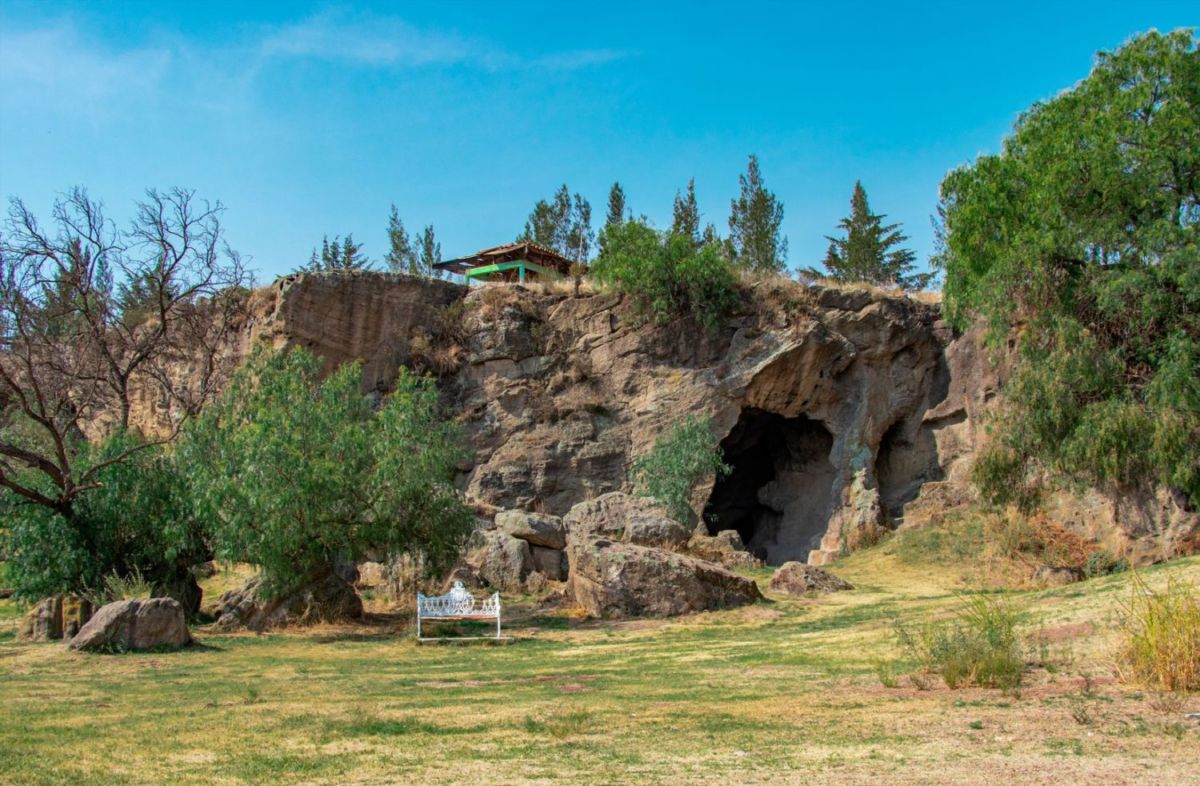 Las Cuevas de la Amistad, Acolman