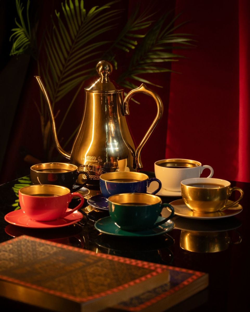 Todos los detalles de Bacha Coffee en Marrakech cuidan el valor histórico y la estética del edificio