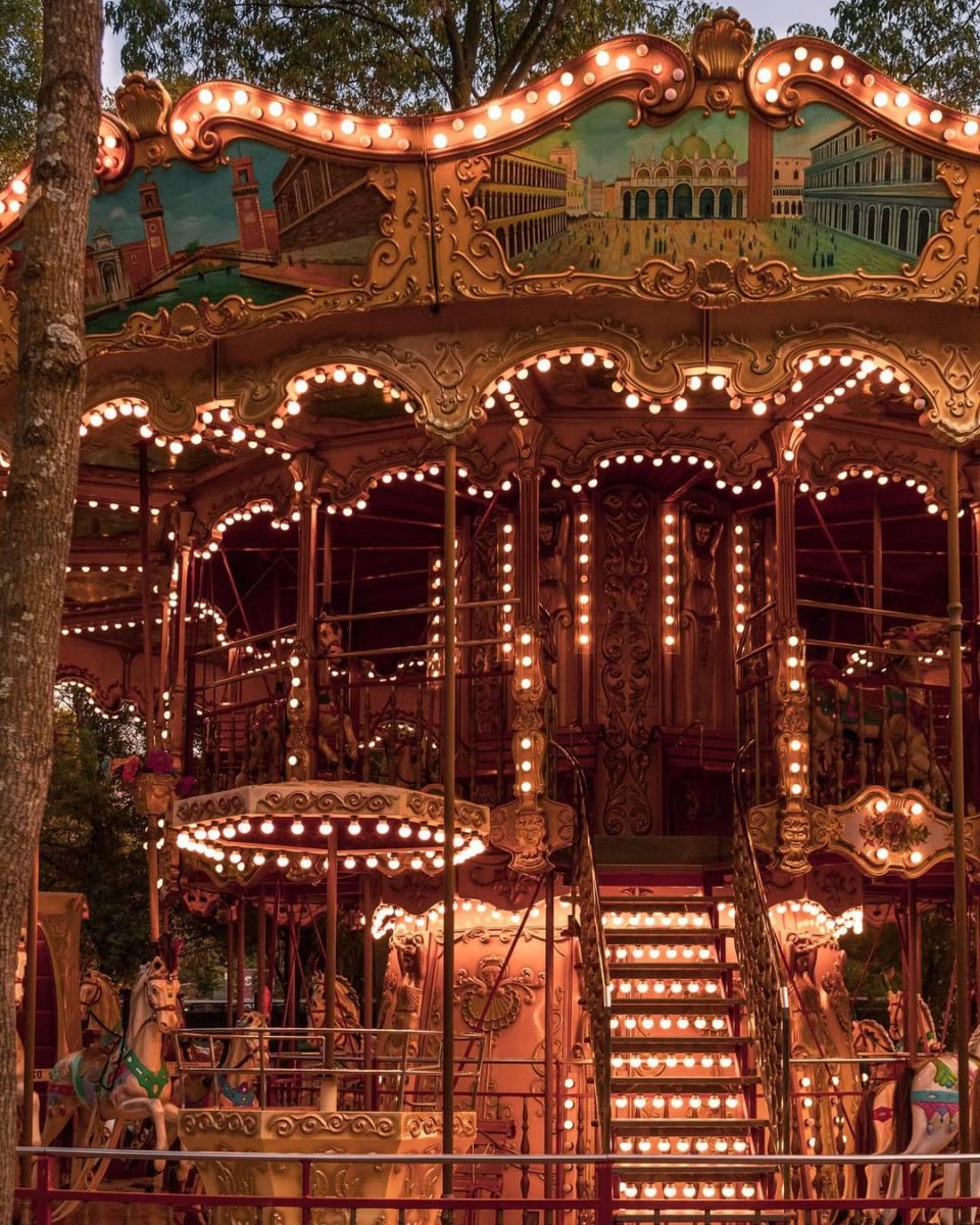 Carrusel de Chapultepec iluminado
