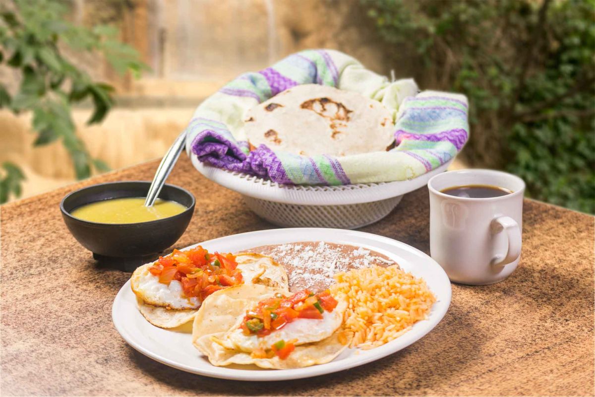 Cascada La Floria tiene dos restaurantes: La Palapa y Las Pocitas