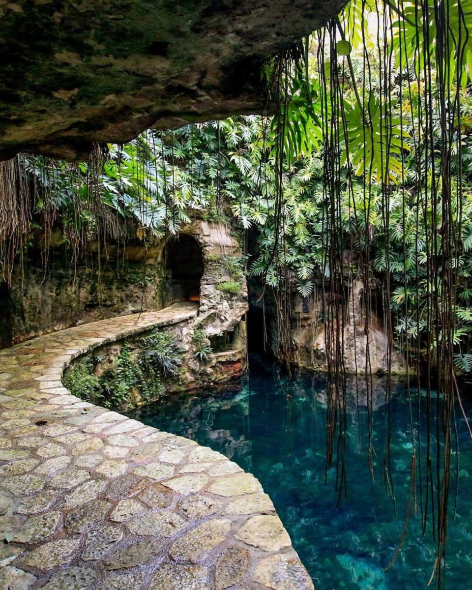 Cenote donde nadó Carlota de México 