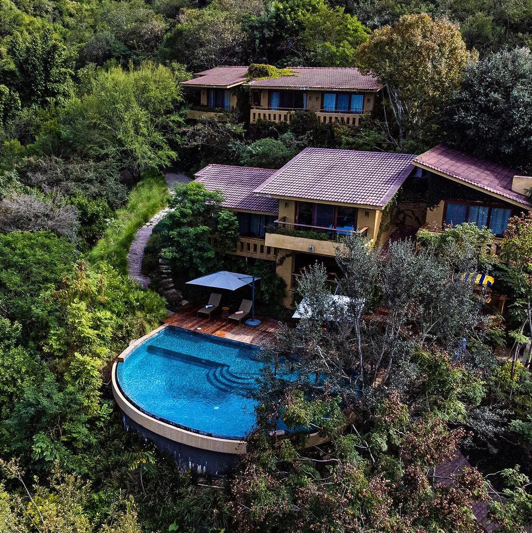 El Hotel Rincón De Santiago tiene 80 suites y 15 villas 