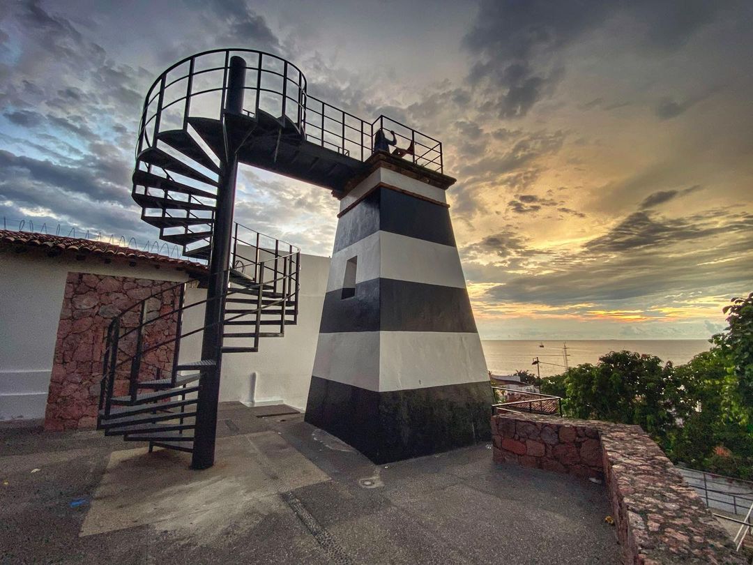 Faro de Matamoros en Puerto Vallarta