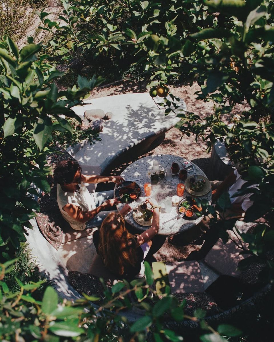 Un restaurante en el jardín de la antigua casa de campo de una poeta mexicana.