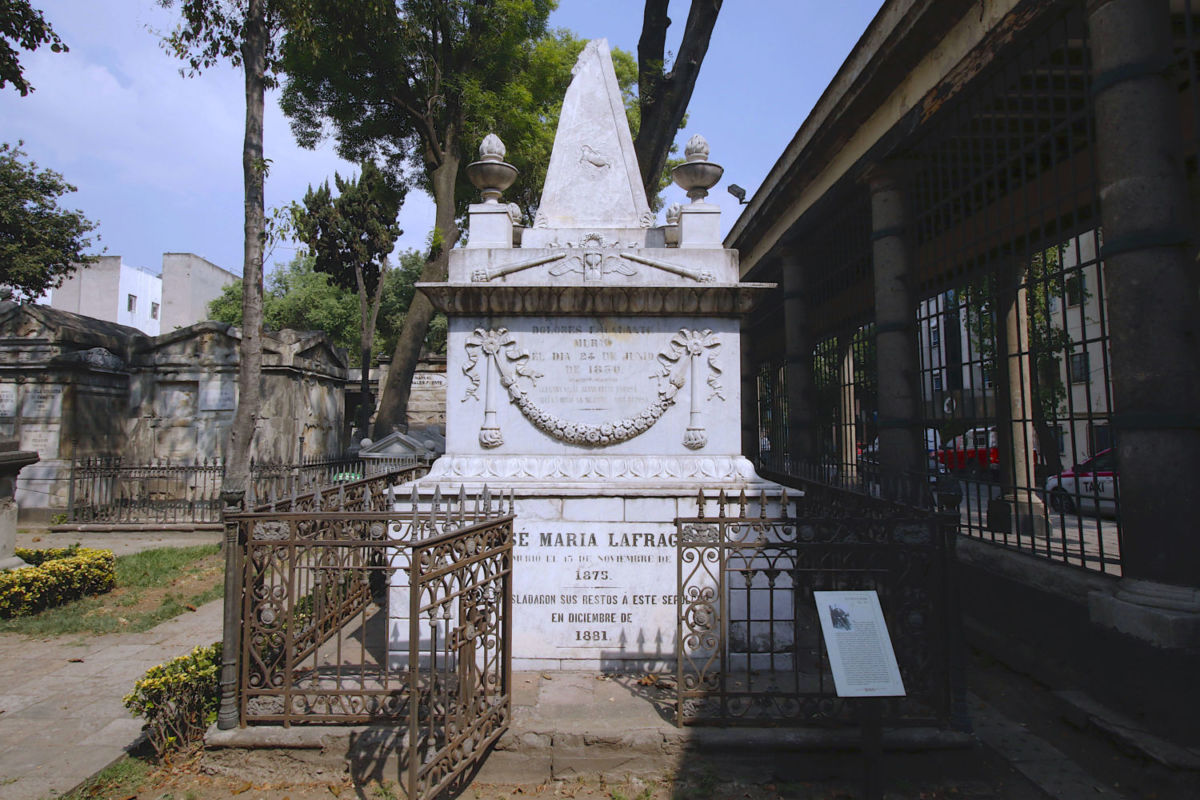 Tumbas del Panteón San Fernando