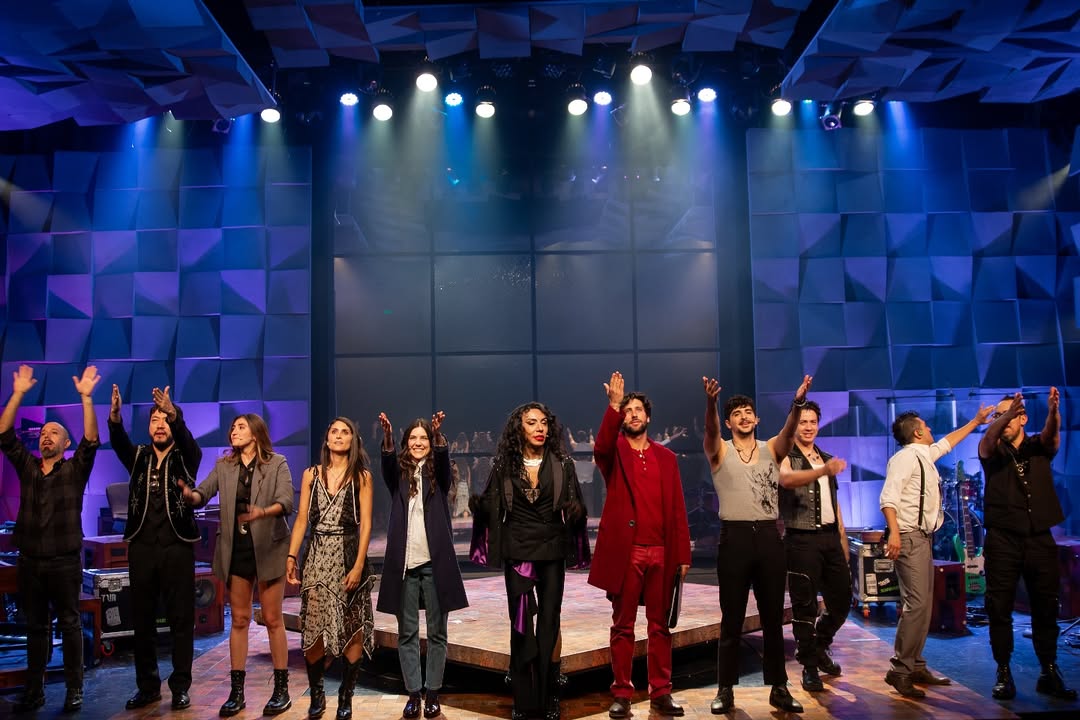 Siete Veces Adiós es un musical escrito y dirigido por Alan Estrada 