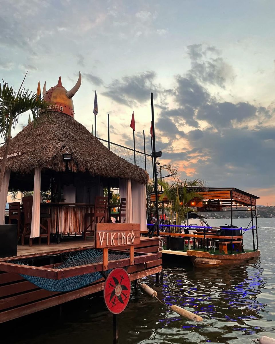 Playa Vikingos es un club de playa en Tequesquitengo, Morelos 