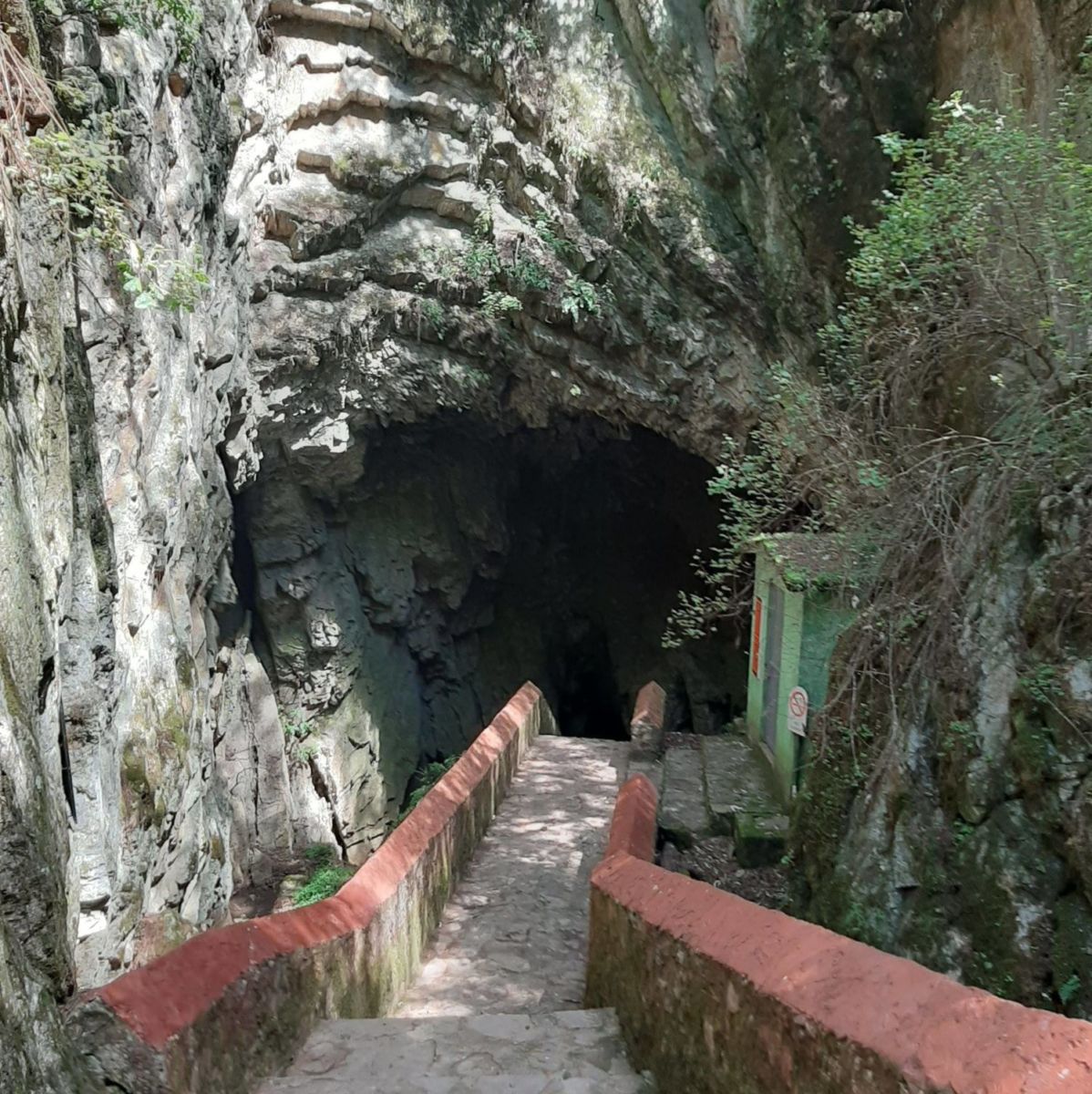 Grutas Los Herrera en San Joaquín 
