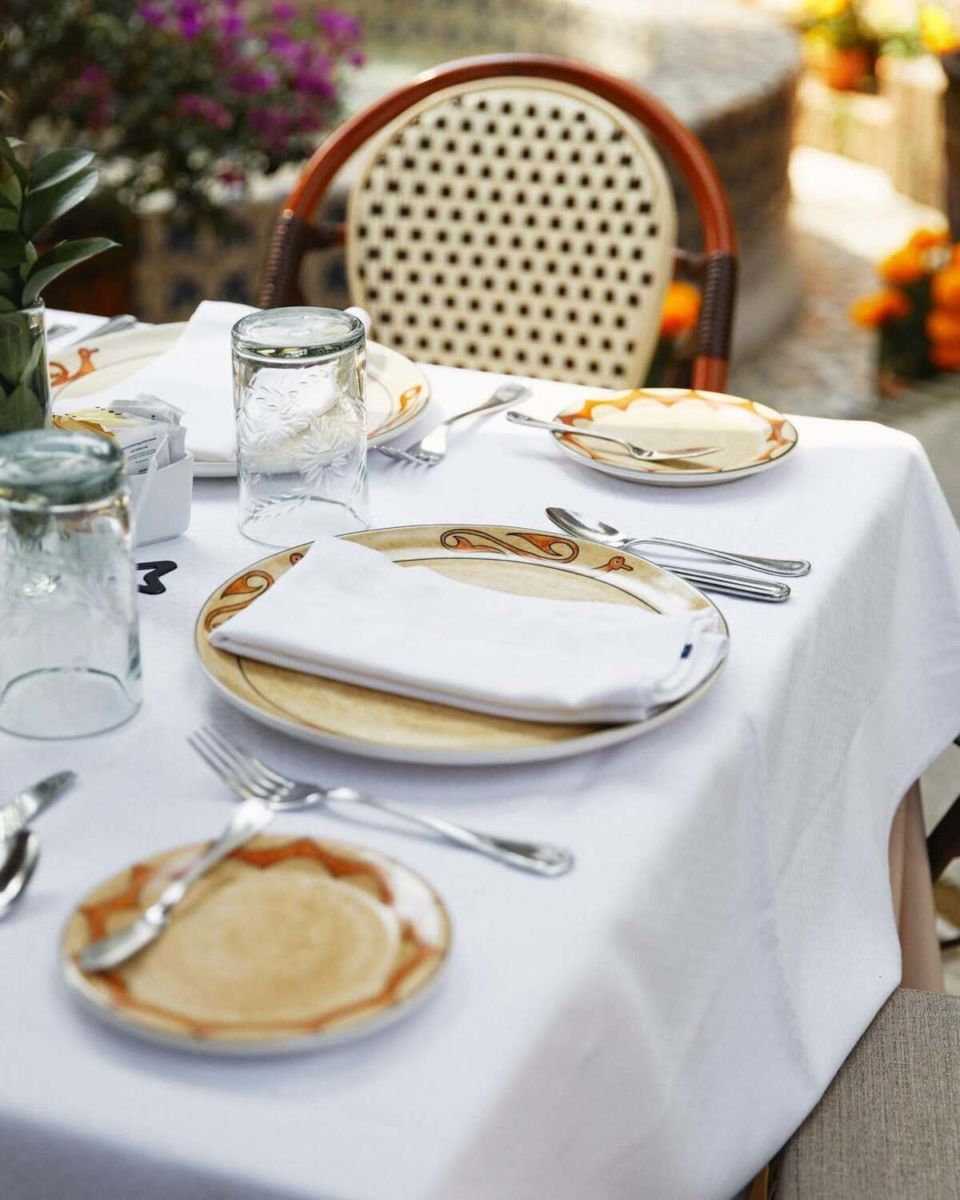 El Restaurante Veranda se ubica en los jardines del restaurante San Ángel Inn