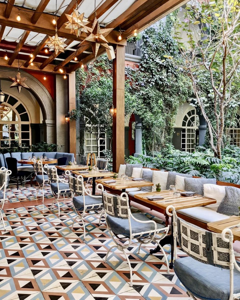 El restaurante Zanaya se ubica dentro del hotel Four Seasons México 