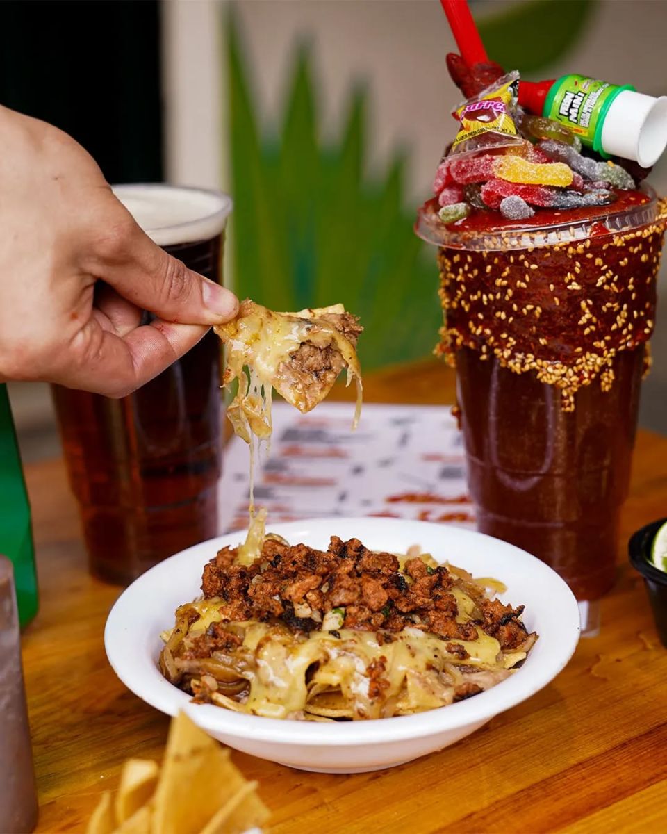 Tacos y micheladas en Alto Taco