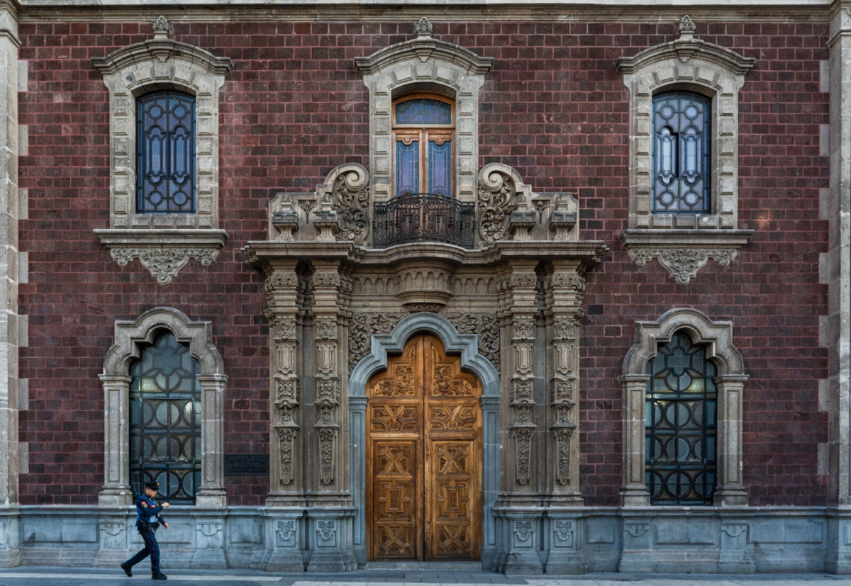 Fachada barroca del Antiguo Colegio de San Ildefonso