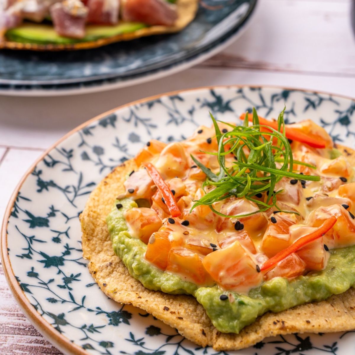 Tostada de Salmón Nikkei.