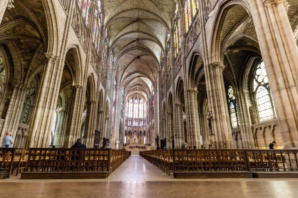 La Basílica de Saint Denis fue la primera catedral gótica del mundo