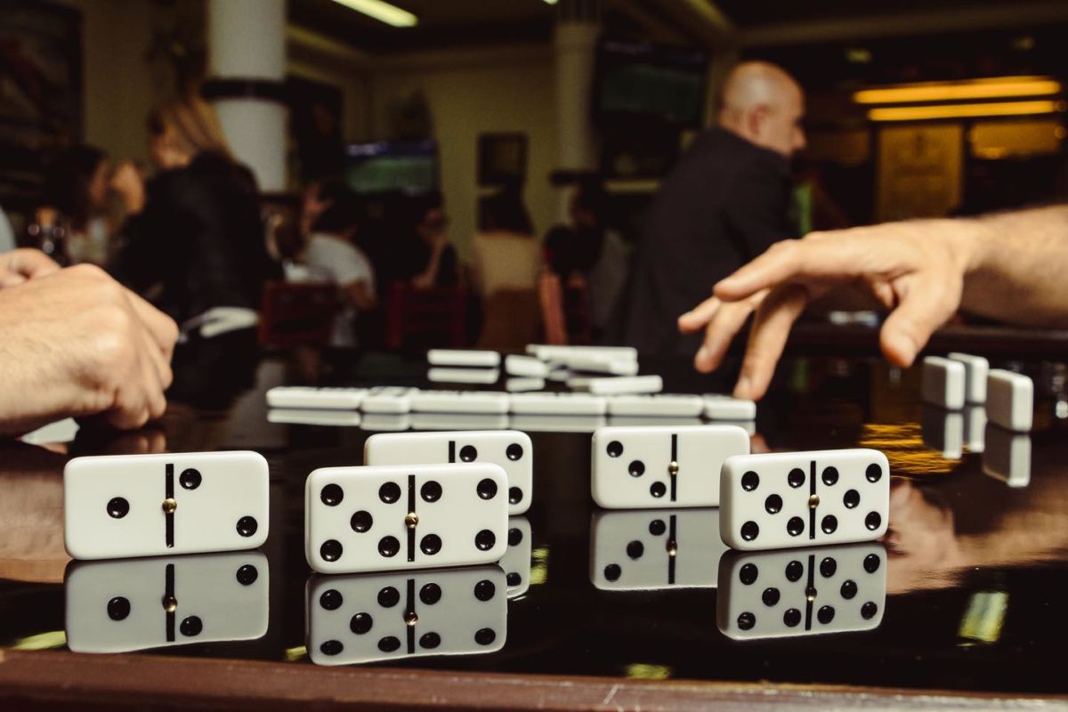 Dominó en cantina