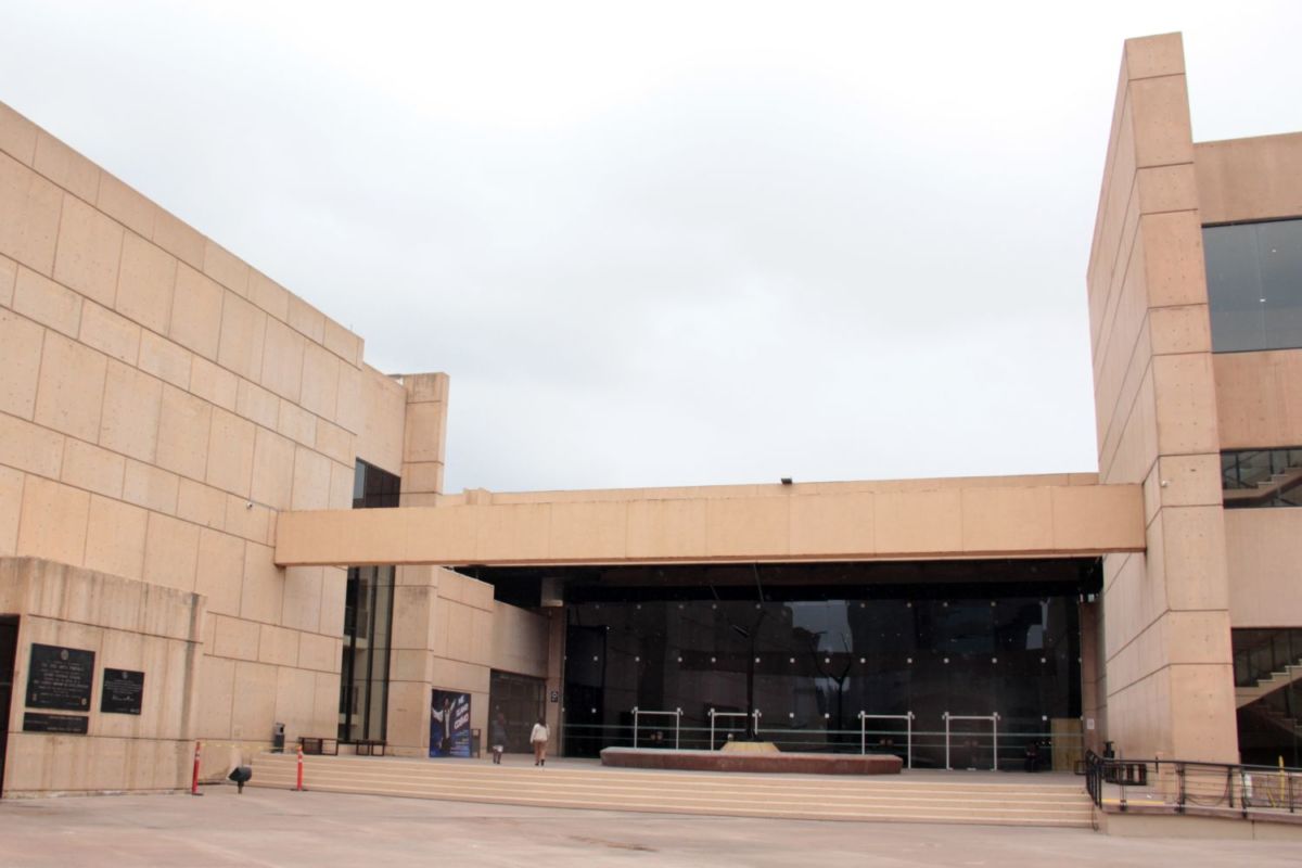 Dentro del Centro Cultural Tijuana hay salas de exposiciones, cine, acuario y salas de exposiciones 