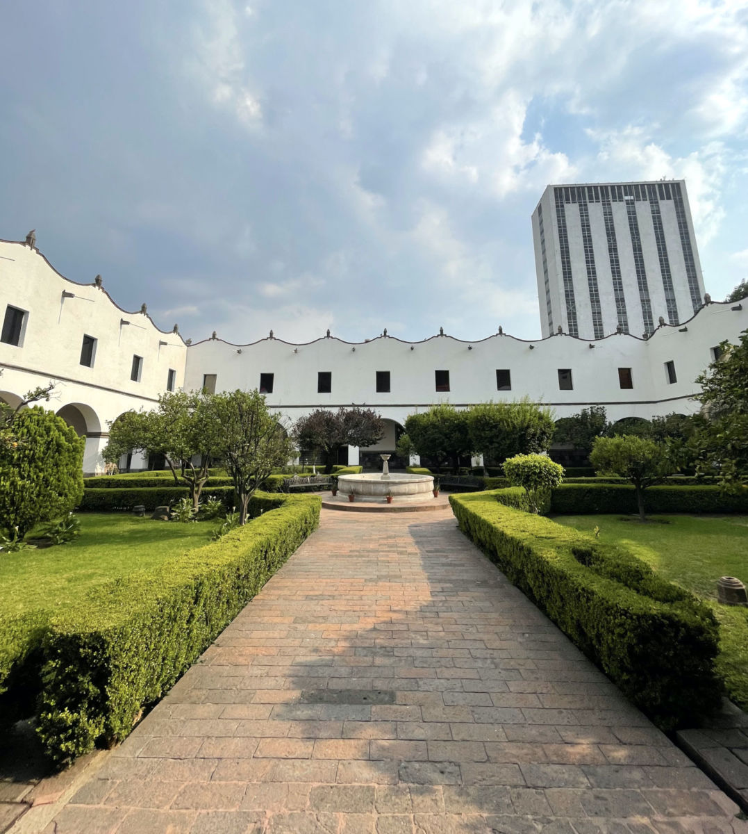 Jardín del Colegio de la Santa Cruz en Tlatelolco