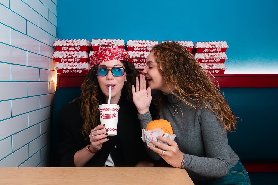 Sigue celebrando el Día de la ‘anvorgueza’ con el combo ideal: con su respectiva malteada