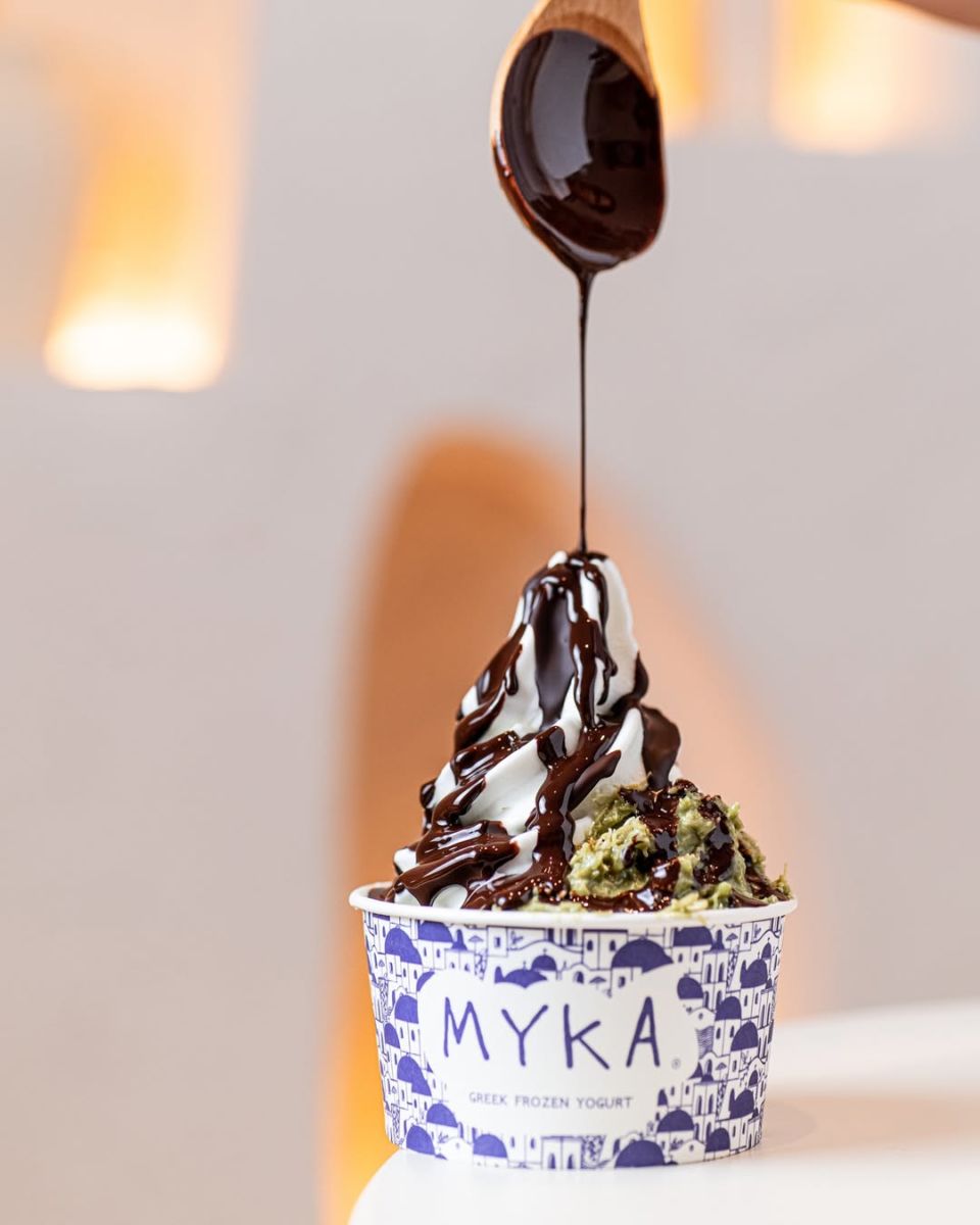 Mika Greek es una heladería que sirve helados de yogurt artesanal 