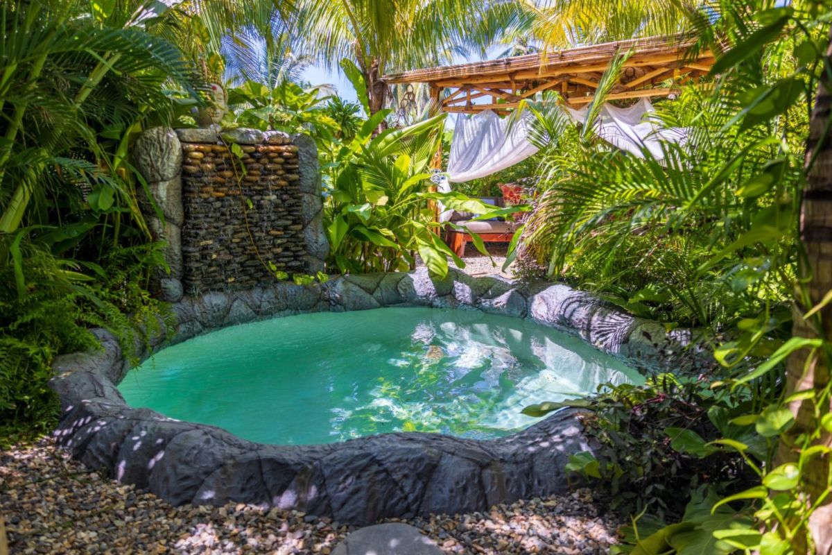 Muúnek es un hotel que tiene toda esa vibra de estar en Tulum 