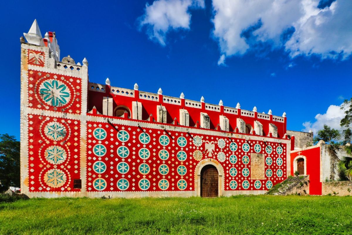 Templo religioso de arquitectura prehispánica y colonial 
