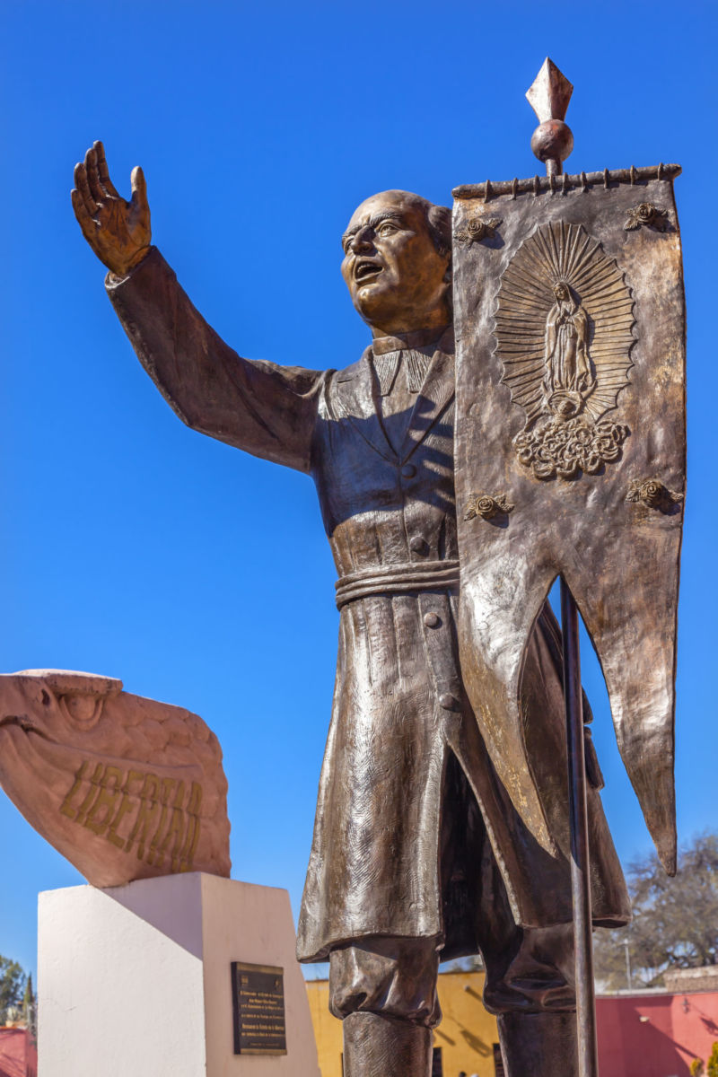 Estatua de Miguel Hidalgo en Atotonilco 