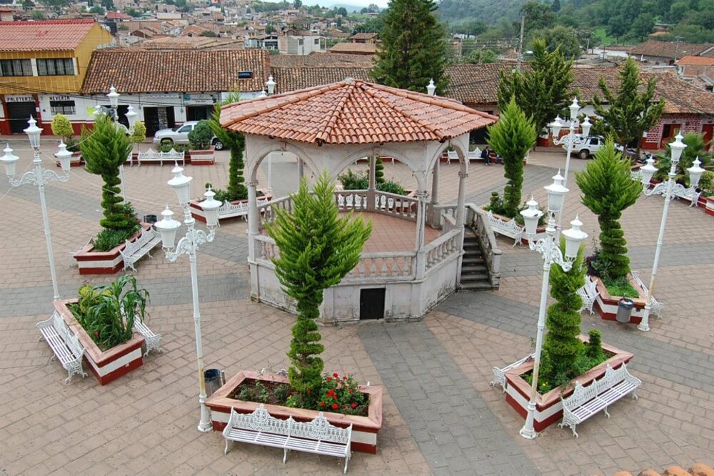 Plaza central de La Manzanilla de la Paz