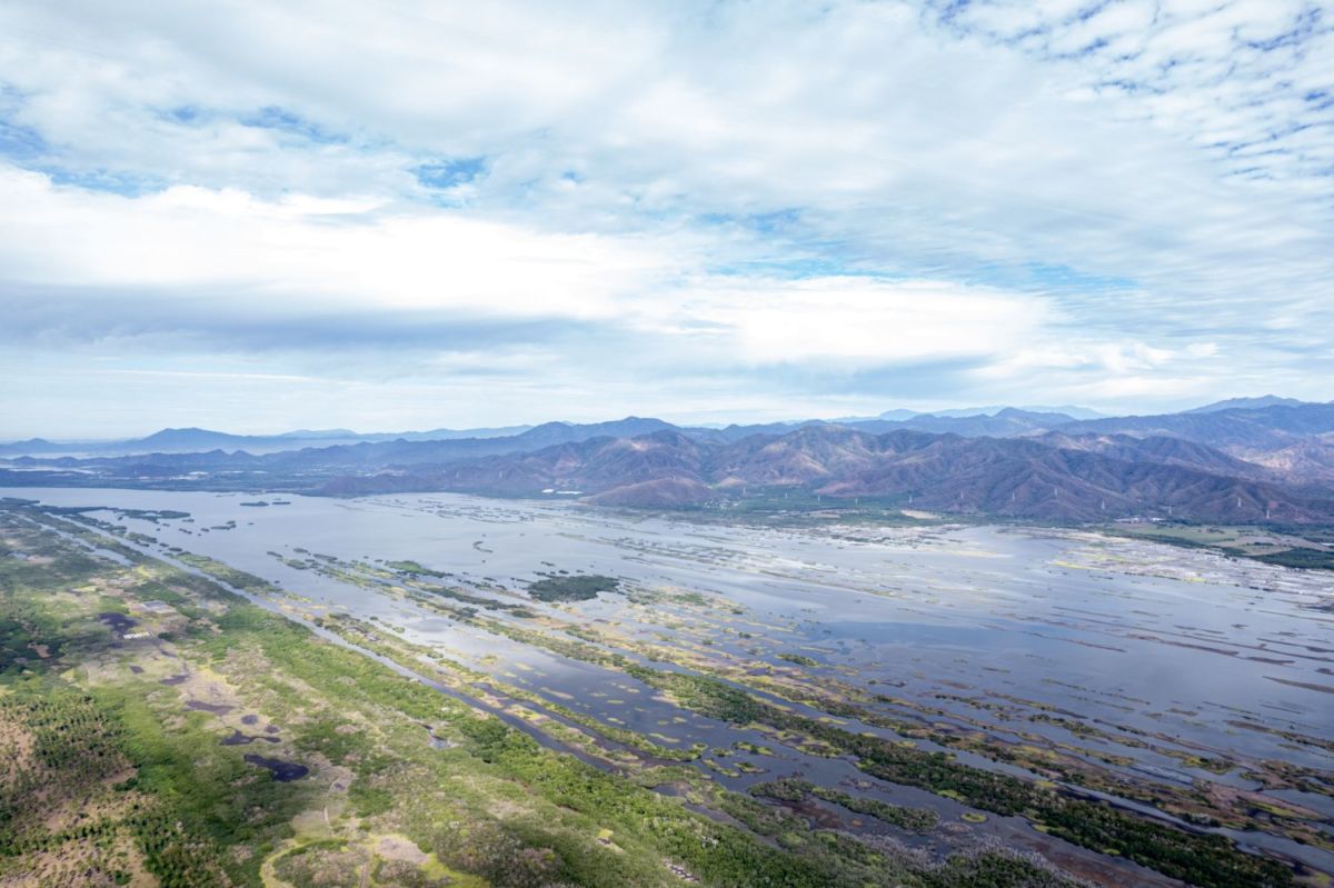 Vista aérea de la Laguna de Cuyutlán, Colima 