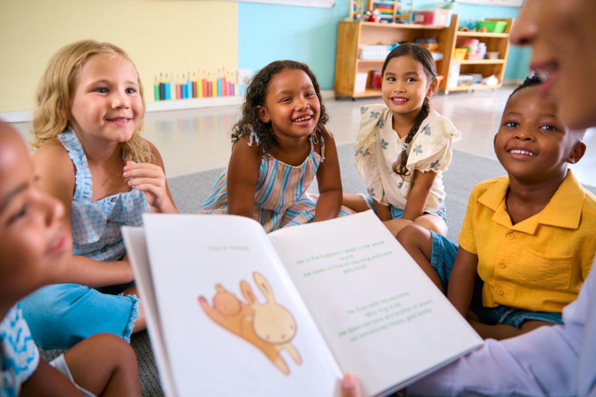 La lectura infantil fortalece su imaginación, concentración y mejora su vocabulario 