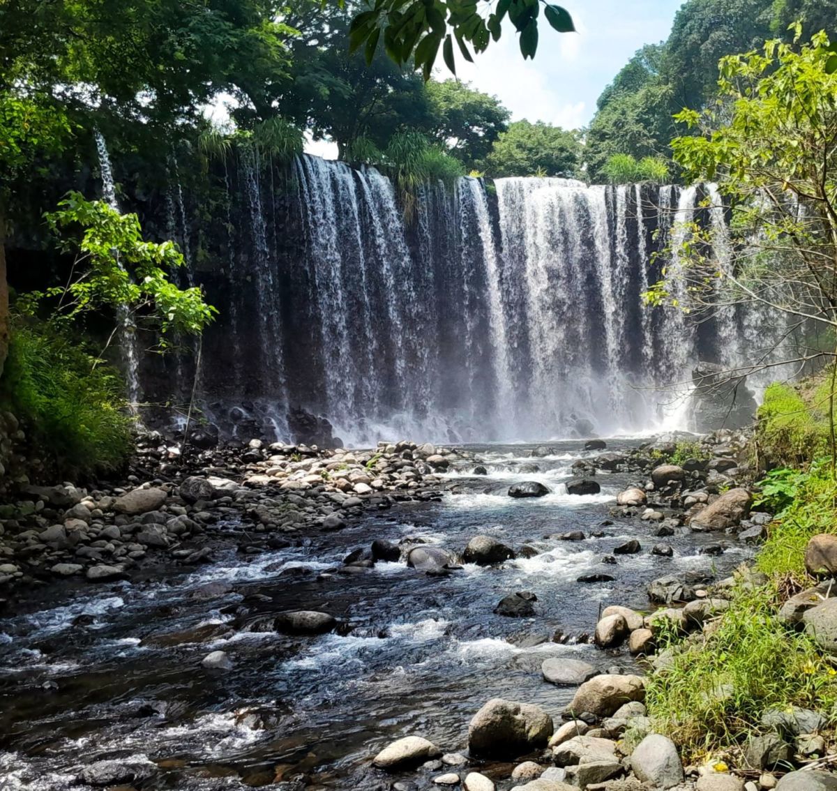 ¿Mucho calor? Escápate en coche a este nacimiento de agua, el mejor lugar para refrescarte
