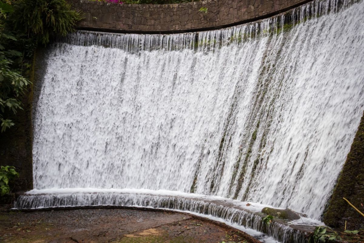 Su nombre proviene de la palabra purépecha Cupatitzio que significa ‘río que canta’
