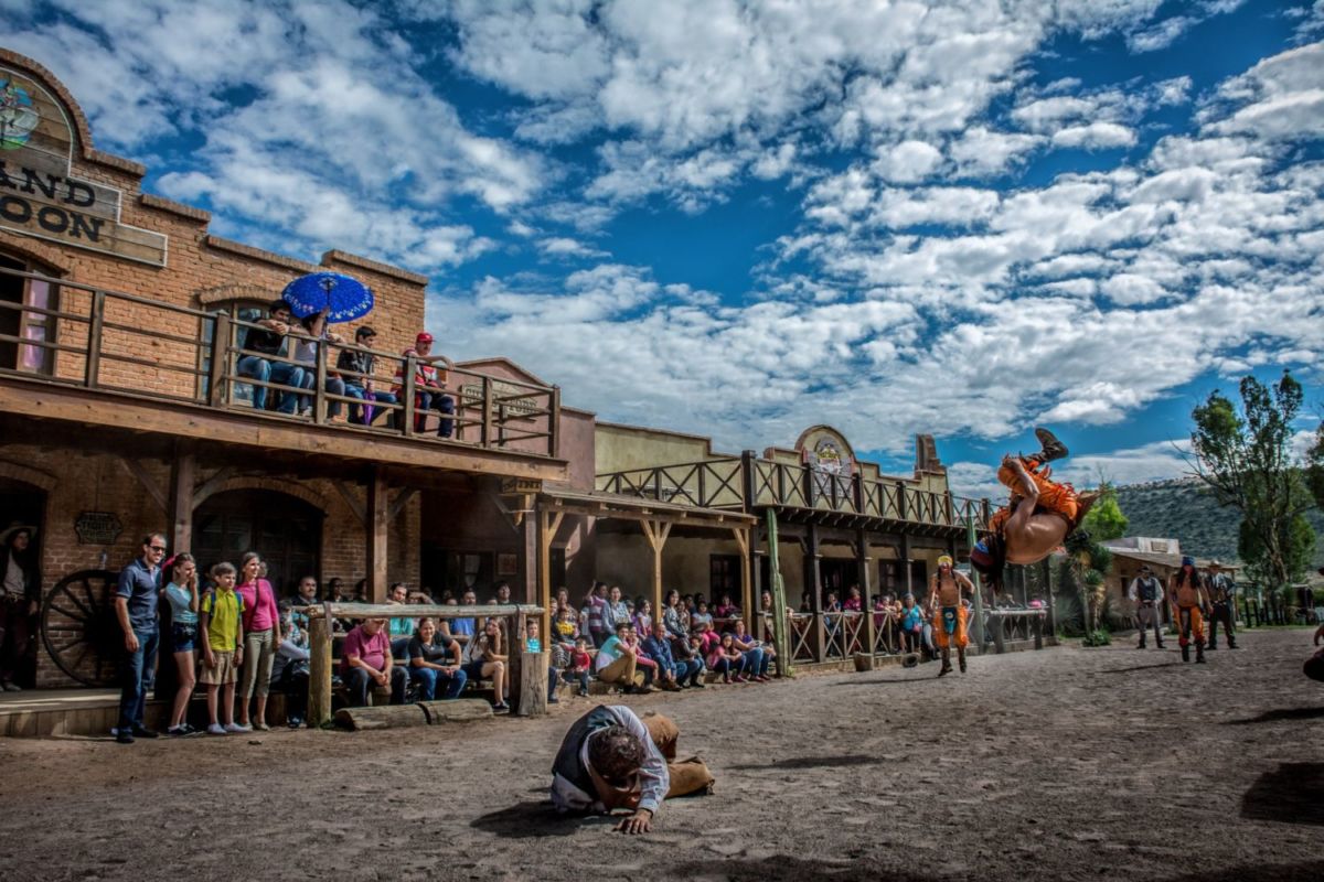 Shows en el Paseo del Viejo Oeste