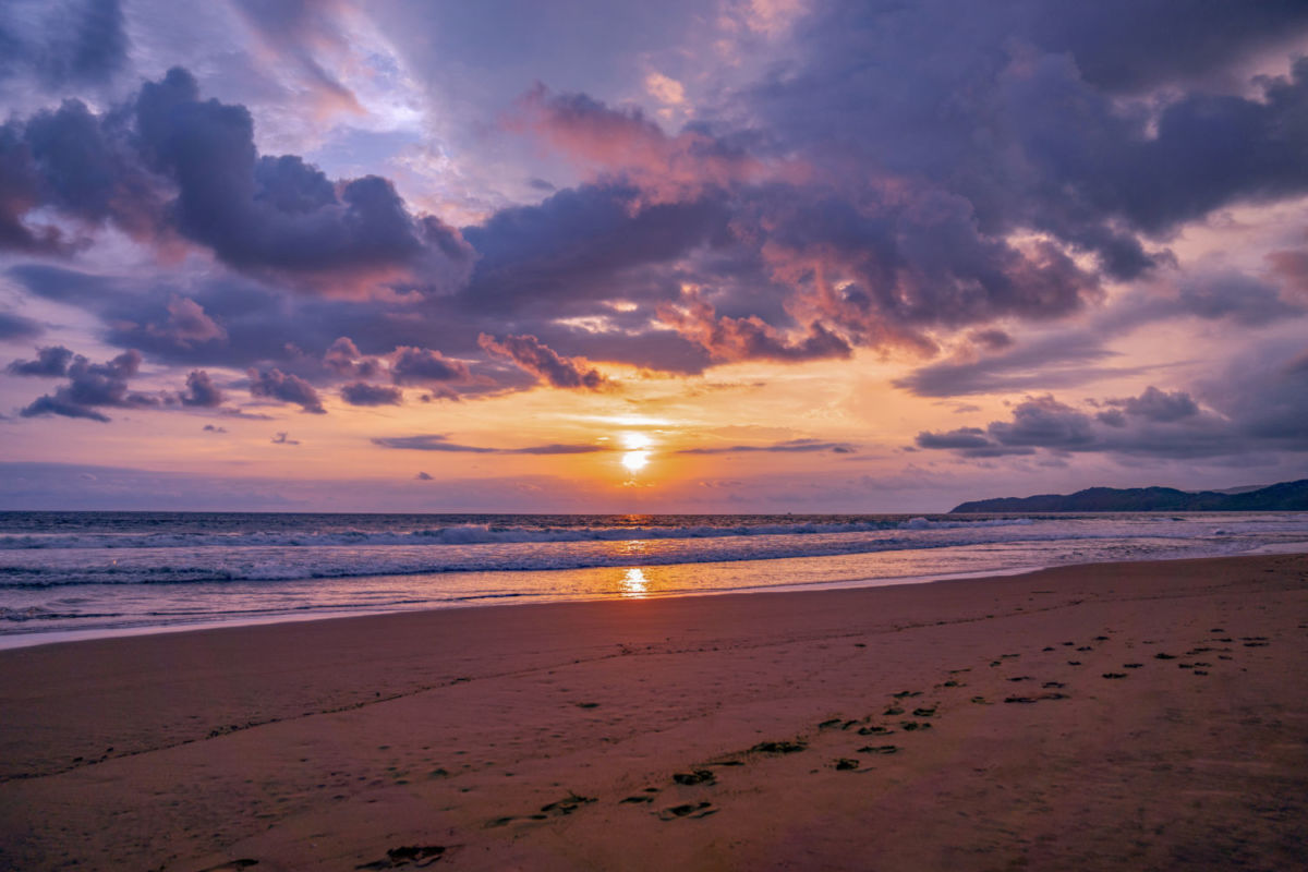 atardeceres en las playas de zihuatanejo