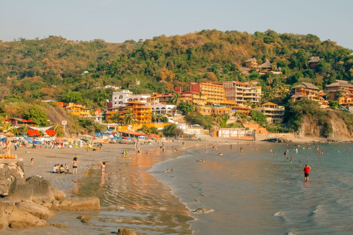 Playa La Ropa zihuatanejo