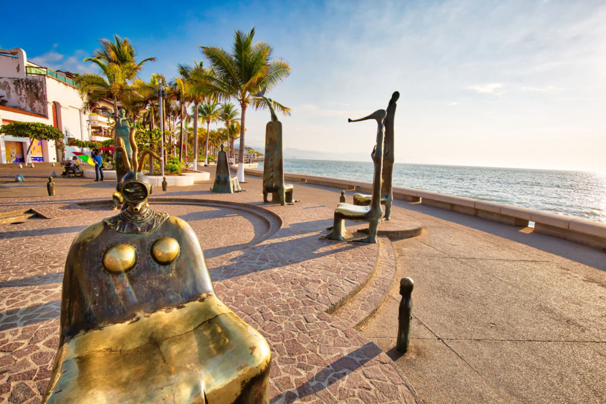 Esculturas de bronce en el malecón de Puerto Vallarta